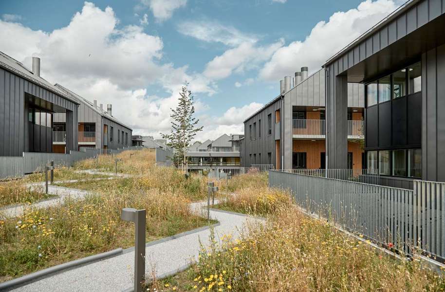 Ein mit Stahl verkleidetes und geschütztes Demenzpflegeheim, DemensCentrum Aarhus – Skovvang, Skovvangsvej 97–99, 8200 Aarhus, Dänemark